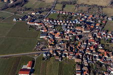 Vue aérienne de Église catholique Saint-Martin à Ruppertsberg dans le département Rhénanie-Palatinat, Allemagne