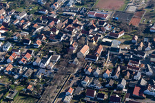 Vue aérienne de Église protestante Sainte-Marie Erpolzheim à Erpolzheim dans le département Rhénanie-Palatinat, Allemagne