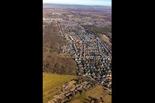 Vue aérienne de Zone urbaine avec périphérie et centre-ville à Maxdorf à Birkenheide dans le département Rhénanie-Palatinat, Allemagne