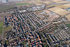 Vue aérienne de Rue Oggersheimer à le quartier Ruchheim in Ludwigshafen am Rhein dans le département Rhénanie-Palatinat, Allemagne