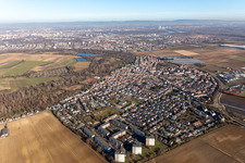 Vue aérienne de Vue des rues et des maisons des quartiers résidentiels à le quartier Maudach in Ludwigshafen am Rhein dans le département Rhénanie-Palatinat, Allemagne