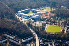 Vue aérienne de Stade Walter Reinhard et stade BWT à Hardtwald à Sandhausen dans le département Bade-Wurtemberg, Allemagne