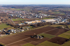 Vue aérienne de Rewe et Weckesser Wohnen à Wiesloch dans le département Bade-Wurtemberg, Allemagne