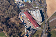 Vue aérienne de Zone commerciale et établissement d'entreprise, parc commercial W 1 avec société de transport NUSS et magasin de meubles Weber (Palatinat) à le quartier Herxheim in Herxheim bei Landau dans le département Rhénanie-Palatinat, Allemagne