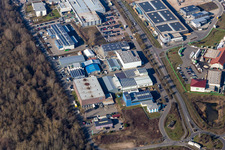 Vue aérienne de Bosch Car Service Hey, magasin de fournitures médicales Römer à le quartier Herxheim in Herxheim bei Landau dans le département Rhénanie-Palatinat, Allemagne