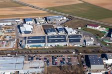 Vue aérienne de Parc industriel West II avec Ampco Pumps GmbH, Hellmann Grosshandel, Martin Dradrach Verpackungen, BioMyCel UG et Klarsicht- Verpackungen Weber GmbH (Palatinat) à le quartier Herxheim in Herxheim bei Landau dans le département Rhénanie-Palatinat, Allemagne