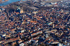 Vue aérienne de Vieille ville et centre-ville Johannesstrasse - Maximilianstrasse - Altpörtel à Speyer dans le département Rhénanie-Palatinat, Allemagne
