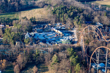 Parc de vacances pendant les vacances d'hiver et de corona à Haßloch dans le département Rhénanie-Palatinat, Allemagne vue d'en haut
