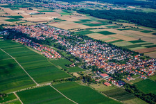 Essingen dans le département Rhénanie-Palatinat, Allemagne du point de vue du drone