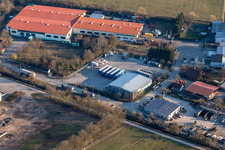 Vue aérienne de Zone commerciale In der Sauheide, vins Bührmann à Zeiskam dans le département Rhénanie-Palatinat, Allemagne