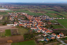 Vue aérienne de Champs agricoles et surfaces utilisables à Schweighofen dans le département Rhénanie-Palatinat, Allemagne