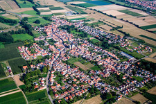 Vue aérienne de Gaustr à le quartier Geinsheim in Neustadt an der Weinstraße dans le département Rhénanie-Palatinat, Allemagne