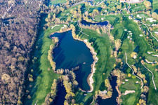 Arbres en fleurs au printemps sur le terrain de golf Landgut Dreihof - GOLF absolu à le quartier Dreihof in Essingen dans le département Rhénanie-Palatinat, Allemagne hors des airs