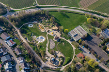 Vue aérienne de Aire de jeux Alla-Hopp à le quartier Ilbesheim in Ilbesheim bei Landau in der Pfalz dans le département Rhénanie-Palatinat, Allemagne