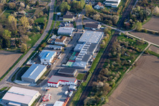 Vue aérienne de Zone commerciale dans le Niederwiesen à Wörth am Rhein dans le département Rhénanie-Palatinat, Allemagne