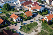 Vue aérienne de Rennbahnstraße x Albert-Einstein-Straße à Haßloch dans le département Rhénanie-Palatinat, Allemagne