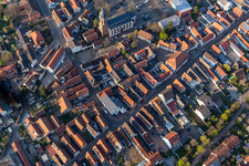 Vue aérienne de Rue principale et place du marché à Kandel dans le département Rhénanie-Palatinat, Allemagne