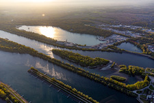 Vue aérienne de Centrale hydroélectrique EDF de Gambsheim. Écluse du Rhin Freistett à le quartier Freistett in Rheinau dans le département Bade-Wurtemberg, Allemagne