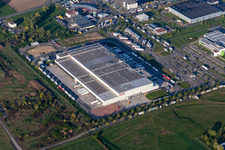 Vue aérienne de Complexe d'entrepôts - bâtiment dans la zone industrielle d'Einsteinallee/Forêt-Noire à le quartier Hugsweier in Lahr dans le département Bade-Wurtemberg, Allemagne