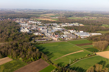 Vue aérienne de Zone industrielle et commerciale à Umkirch dans le département Bade-Wurtemberg, Allemagne