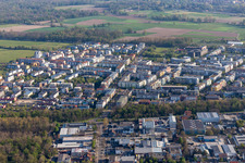 Vue aérienne de Zones résidentielles de banlieue et de périphérie à le quartier Rieselfeld in Freiburg im Breisgau dans le département Bade-Wurtemberg, Allemagne