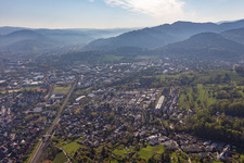 Vue aérienne de St. Georgen à le quartier Saint Georgen-Süd in Freiburg im Breisgau dans le département Bade-Wurtemberg, Allemagne