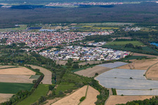 Vue d'oiseau de Quartier Eggenstein in Eggenstein-Leopoldshafen dans le département Bade-Wurtemberg, Allemagne