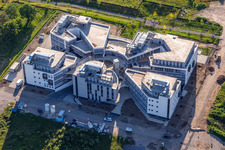 Vue aérienne de Chantier de construction d'un nouveau bâtiment de recherche et d'un complexe de bureaux sur la Wilhelm-Schickard-Straße dans le parc technologique Karlsruhe à le quartier Rintheim in Karlsruhe dans le département Bade-Wurtemberg, Allemagne