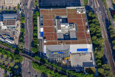 Magasin de meubles - marché de meubles de " IKEA Deutschland GmbH & Co. KG " sur Gerwigstraße - Weinweg - Durlacher Allee à le quartier Oststadt in Karlsruhe dans le département Bade-Wurtemberg, Allemagne d'en haut