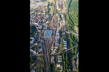 Vue aérienne de Gare principale Karlsruhe à le quartier Südweststadt in Karlsruhe dans le département Bade-Wurtemberg, Allemagne
