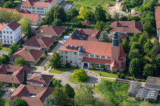Vue aérienne de Centre d'assistance Caritas St. Laurentius et Paulus dans le quartier de Queichheim à Landau in der Pfalz dans le département Rhénanie-Palatinat, Allemagne