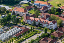 Vue aérienne de Centre de soutien Caritas St. Laurentius et Paulus et l'organisation de jeunesse St. Josef dans le quartier de Queichheim à Landau in der Pfalz dans le département Rhénanie-Palatinat, Allemagne