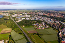 Vue aérienne de Zone industrielle portuaire à le quartier Grün in Schweinfurt dans le département Bavière, Allemagne