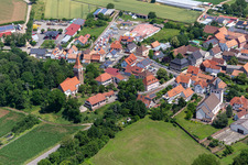 Minfeld dans le département Rhénanie-Palatinat, Allemagne vu d'un drone