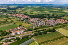 Vue aérienne de Vue du village depuis le sud-est à Winden dans le département Rhénanie-Palatinat, Allemagne