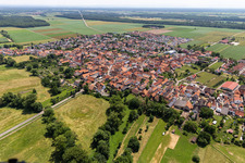 Vue aérienne de Steinweiler dans le département Rhénanie-Palatinat, Allemagne