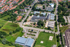 Vue aérienne de Bienwaldhalle, école secondaire intégrée plus Kandel à Kandel dans le département Rhénanie-Palatinat, Allemagne