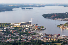 Vue aérienne de Fjord avec chantier naval de Flensburg, services publics municipaux Flensburg à le quartier Nordstadt in Flensburg dans le département Schleswig-Holstein, Allemagne