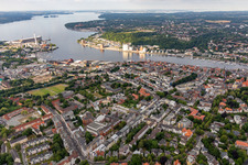 Vue aérienne de Centre-ville dans le quartier du centre-ville sur les rives du fjord à le quartier Duburg in Flensburg dans le département Schleswig-Holstein, Allemagne