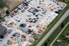 Vue aérienne de Gartenkies, Badische Terrazzo Handelsgesellschaft mbH Huttenheimer Landstrasse 2-6 à le quartier Neudorf in Graben-Neudorf dans le département Bade-Wurtemberg, Allemagne