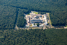 Vue aérienne de Installations techniques dans la zone industrielle KIT Campus Nord : usine WAK (ancienne usine de retraitement de Karlsruhe) de Kerntechnische Entsorgung Karlsruhe GmbH à Linkenheim-Hochstetten à le quartier Leopoldshafen in Eggenstein-Leopoldshafen dans le département Bade-Wurtemberg, Allemagne