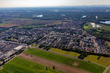 Vue aérienne de De l'est à le quartier Leopoldshafen in Eggenstein-Leopoldshafen dans le département Bade-Wurtemberg, Allemagne
