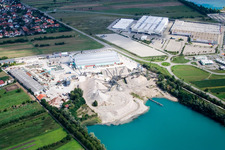 Vue aérienne de Terrain et zones de déblais du bassin de gravier à le quartier Wiesental in Waghäusel dans le département Bade-Wurtemberg, Allemagne