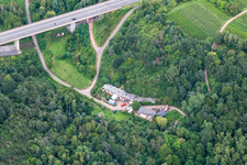 Vue aérienne de Dans le Klemmental à Albersweiler dans le département Rhénanie-Palatinat, Allemagne