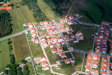 Vue aérienne de Montesoristr à le quartier Wiesental in Waghäusel dans le département Bade-Wurtemberg, Allemagne