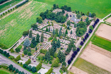 Vue aérienne de Cimetière à Neulußheim dans le département Bade-Wurtemberg, Allemagne