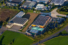 Vue aérienne de Quincaillerie Hornbach et usine de machines Mag-Eubama à le quartier Bühlingen in Rottweil dans le département Bade-Wurtemberg, Allemagne