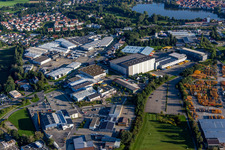 Vue aérienne de Complexe immobilier et centre logistique dans les locaux de Versandhaus Walz GmbH, Baby-Walz à Bad Waldsee dans le département Bade-Wurtemberg, Allemagne