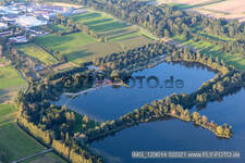 Vue aérienne de Centre de loisirs et de détente des lacs de Schwarzachtal à Ertingen dans le département Bade-Wurtemberg, Allemagne