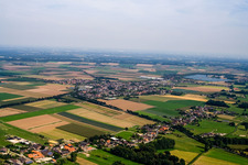 Vue aérienne de Vue de la ville depuis le nord-ouest à le quartier Aldekerk in Kerken dans le département Rhénanie du Nord-Westphalie, Allemagne